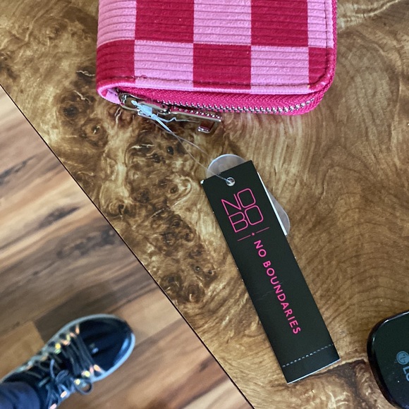 Pink Checkered Wallet - Picture 3 of 6